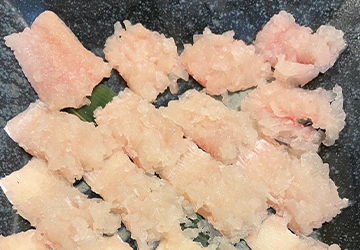 お鍋が沸騰したら鱧を先に数枚一分程度